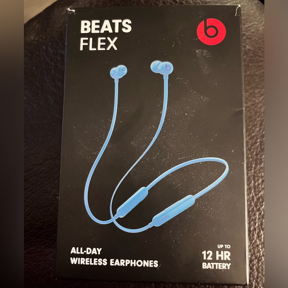 Like New BEATS FLEX Ear Buds in Blue